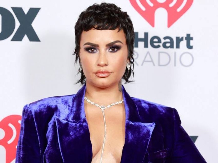 Demi Lovato kryqëzohet nga rrjeti 