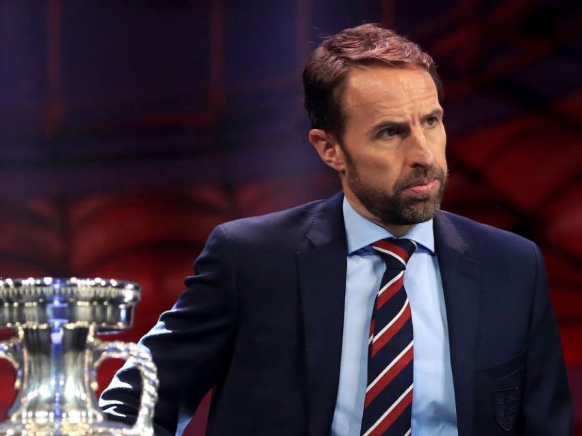 Southgate në dilemë për zëvendësuesin e Arnoldit