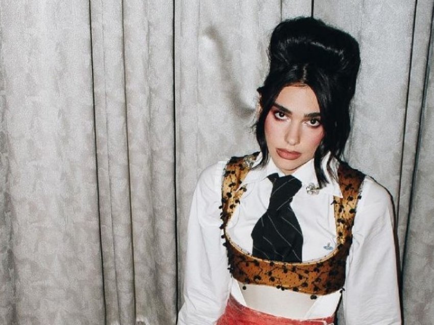 Dua Lipa kthehet në kohë, përmes këtij imazhi kujton promovimin e albumit të parë