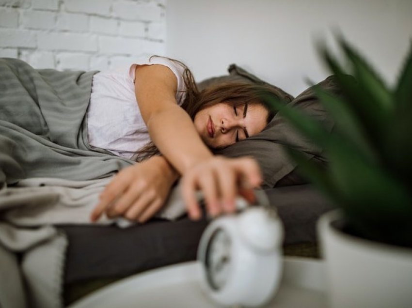 9 mënyra që mund t'ju duken të çuditshme, por që janë mrekulli për ata që s'zgjohen dot