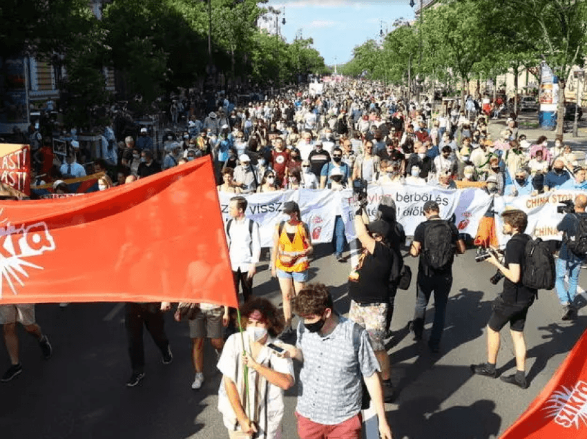 Hungarezët protestojnë kundër planit për ndërtimin e kampusit universitar kinez në qytet