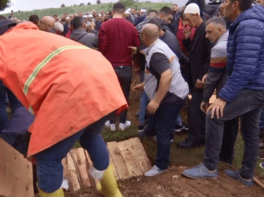 Varrosen katër anëtarët e familjes nga Shtimja që vdiqën dje në aksident trafiku