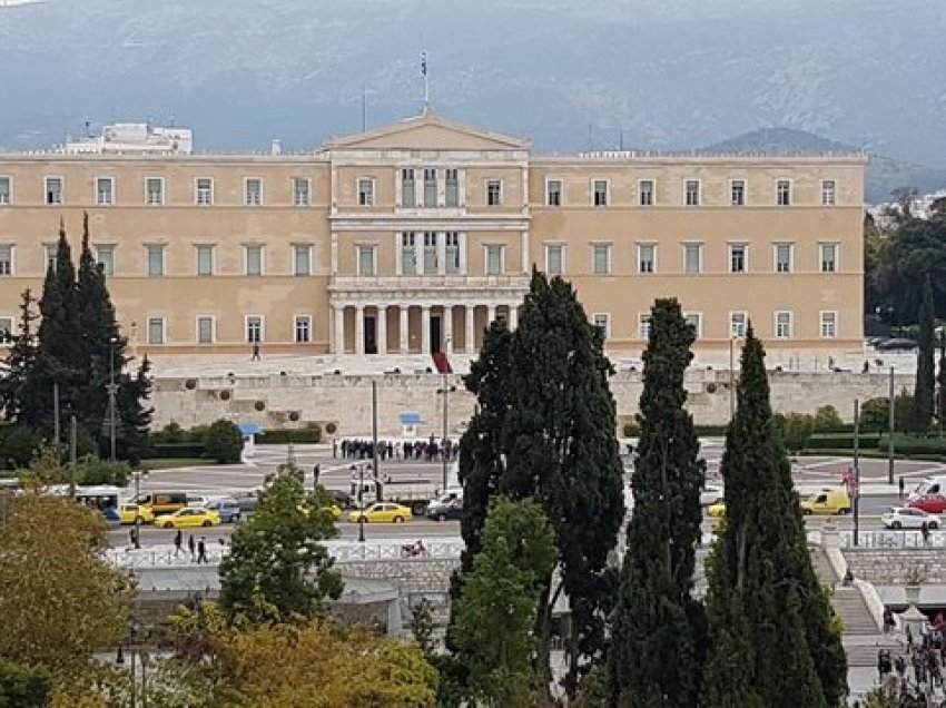 Shqiptarët e Greqisë dalin në protestë për hapjen e kufijve: Mos na refuzoni shtëpinë tonë