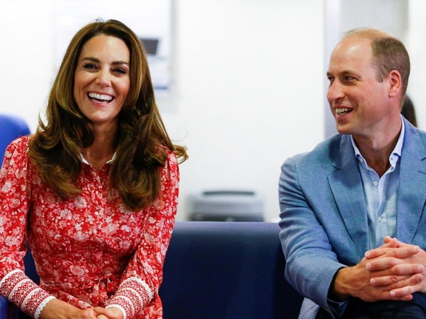 Lilibet merr dhuratën e parë dhe është nga Kate dhe William