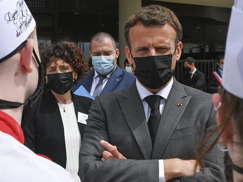 Dërgohet në gjyq personi i cili goditi me shuplakë presidentin Macron