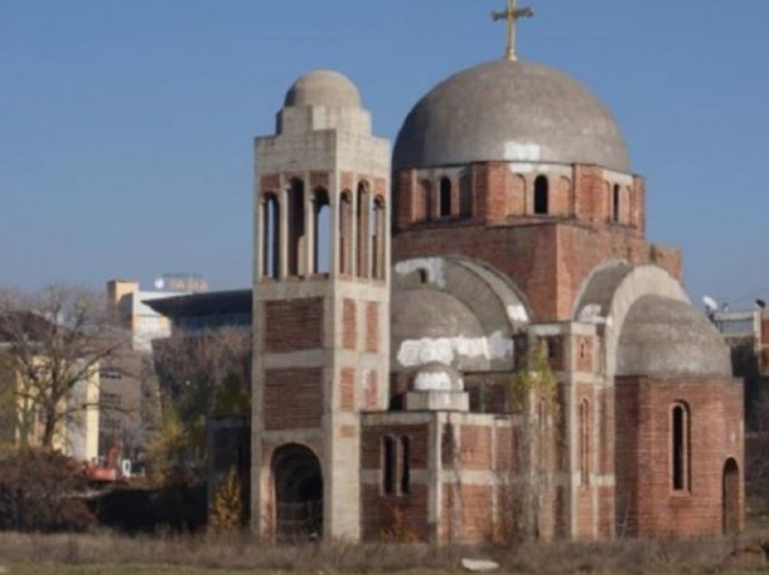 Kjo kishë si kult fetar nuk e ka vendin në oborrin Universitar