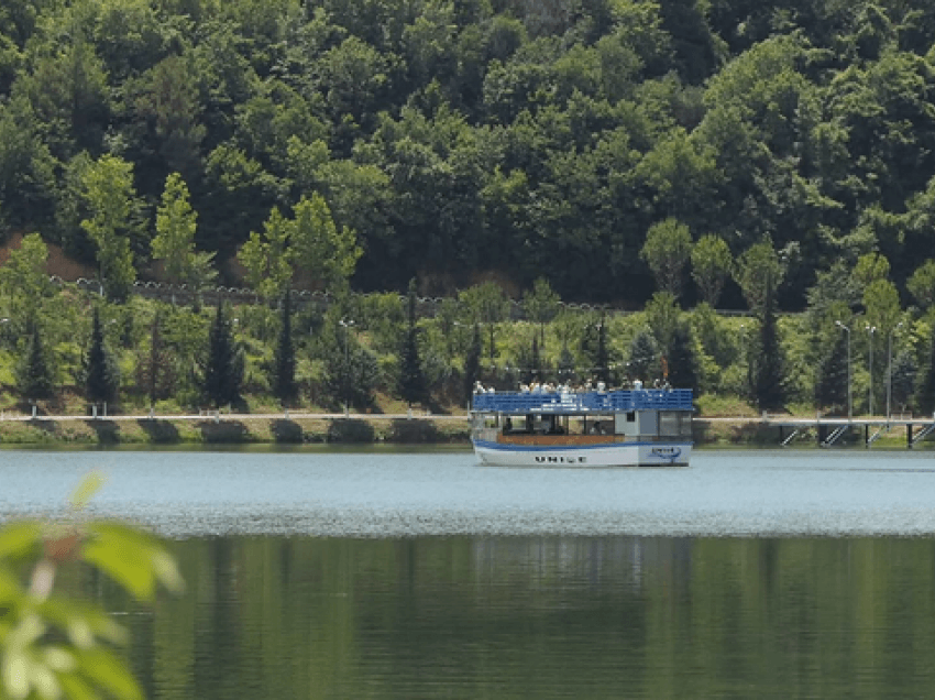 Fundjava e ngarkuar me vizitorë në Blesh, nuk ka vende