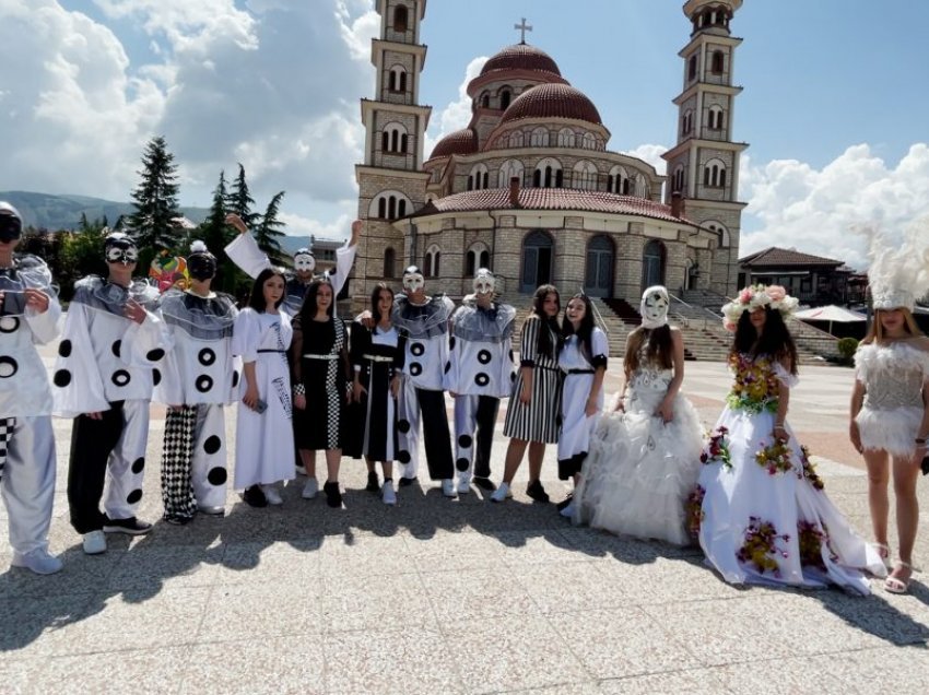 Korça pret karnavalet