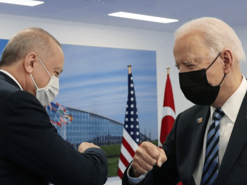 Biden dhe Erdogan thonë se kanë pasur bisedime 