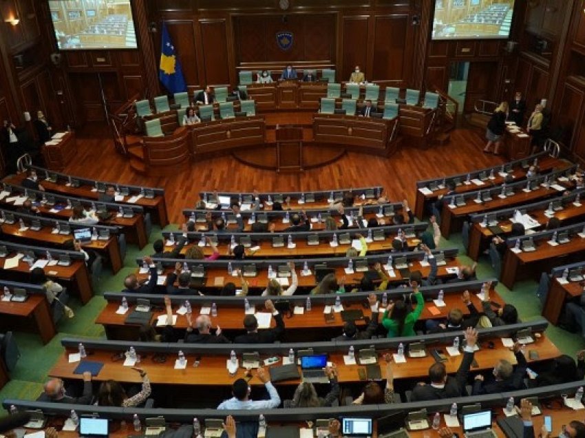 Ministrja Haxhiu dhe deputeti Selmanaj përplasen keq në Kuvend