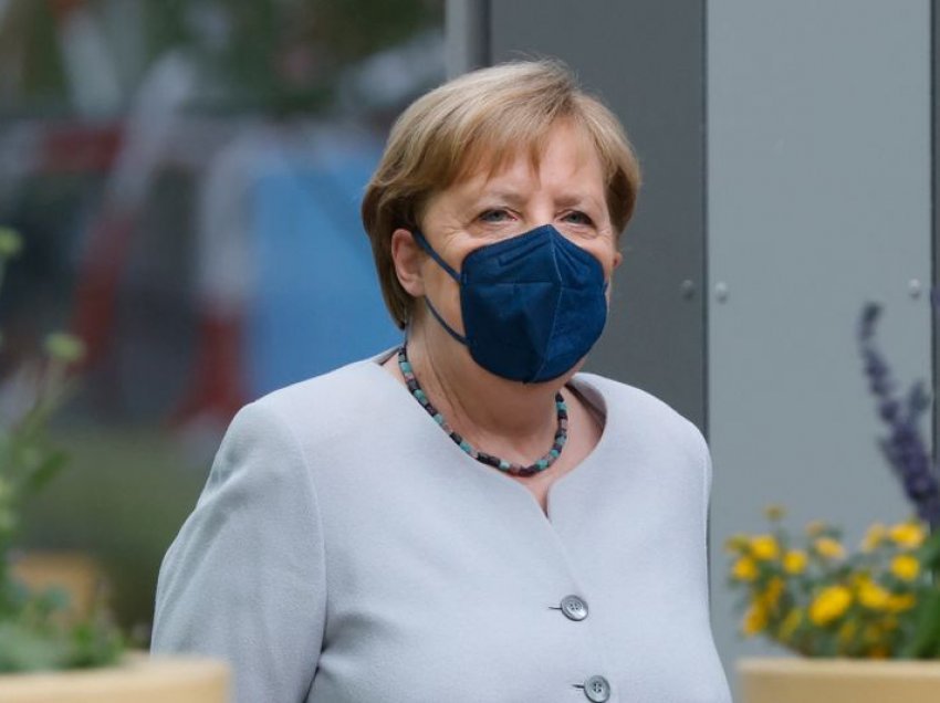 Merkel merr vaksinën e Modernas, pas asaj të AstraZenecas