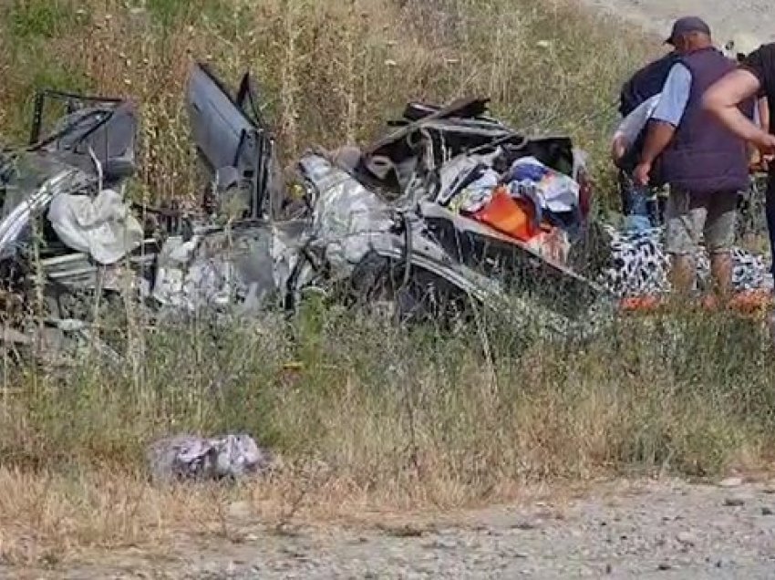 Nxirret nga makina e mitura në gjendje të rëndë,  4 të vdekur, mes tyre 2 fëmijë