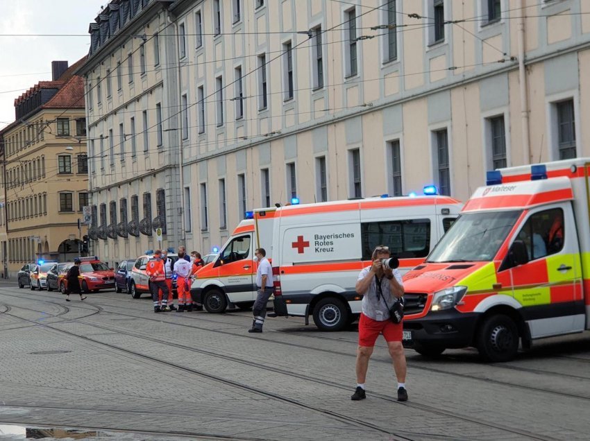 Vrau 3 persona dhe plagosi 6 të tjerë, kjo është gjendja e autorit të krimit që tronditi Gjermaninë