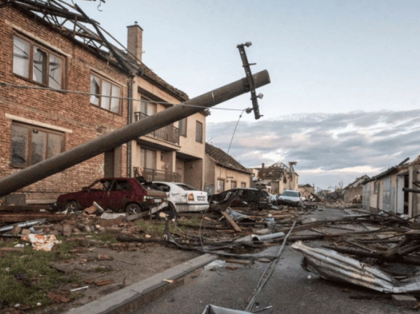 Në Çeki nis operacioni i pastrimit, pas tornados