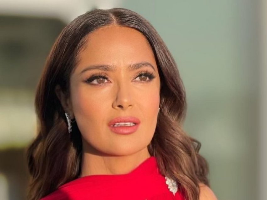 Salma Hayek, 54, zbulon se ajo kishte shtyrë të bënte karakterin e saj heroinë në menopauzë në “The Hitman’s Wife’s Bodyguard”