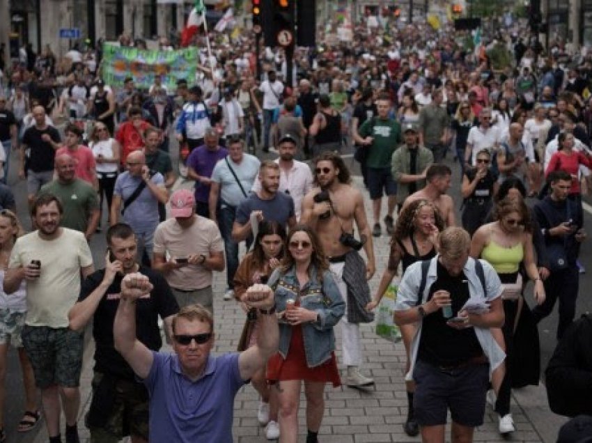 ​9 të arrestuar në protestat kundër masave epidemiologjike në Londër