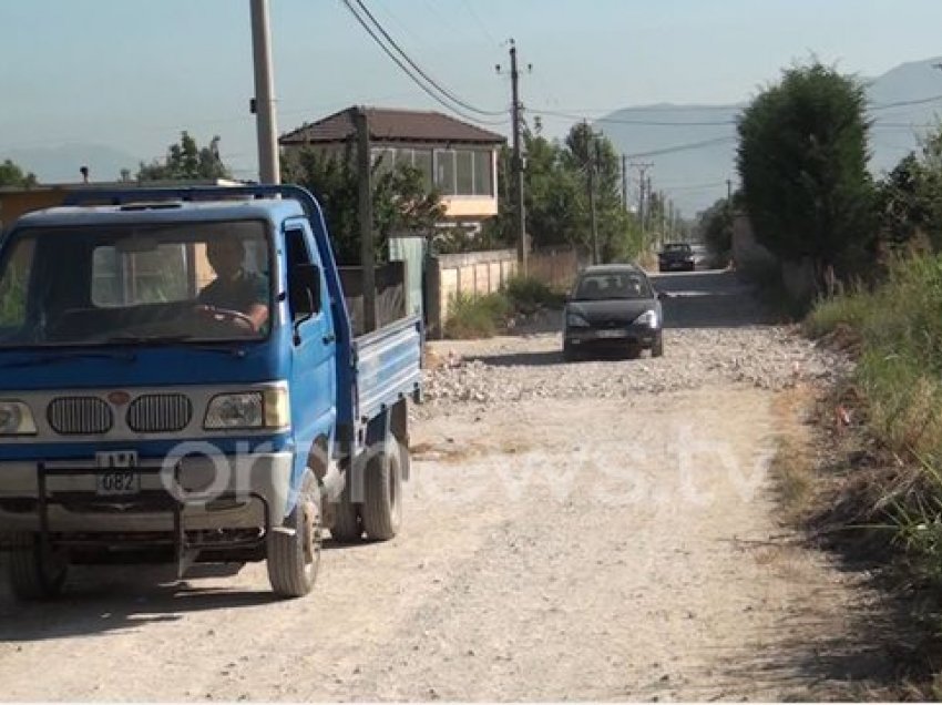 Banorët e Fushë Mamurrasit në protestë për punimet në rrugë: Jo cilësore