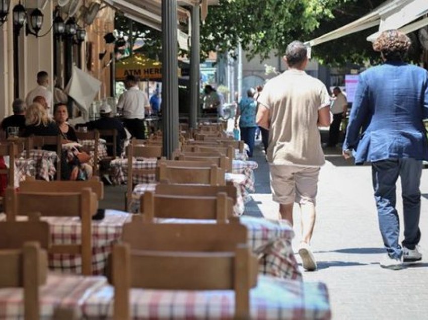 ‘Delta’ godet më shumë të pavaksinuarit, alarm për valë të re në gusht