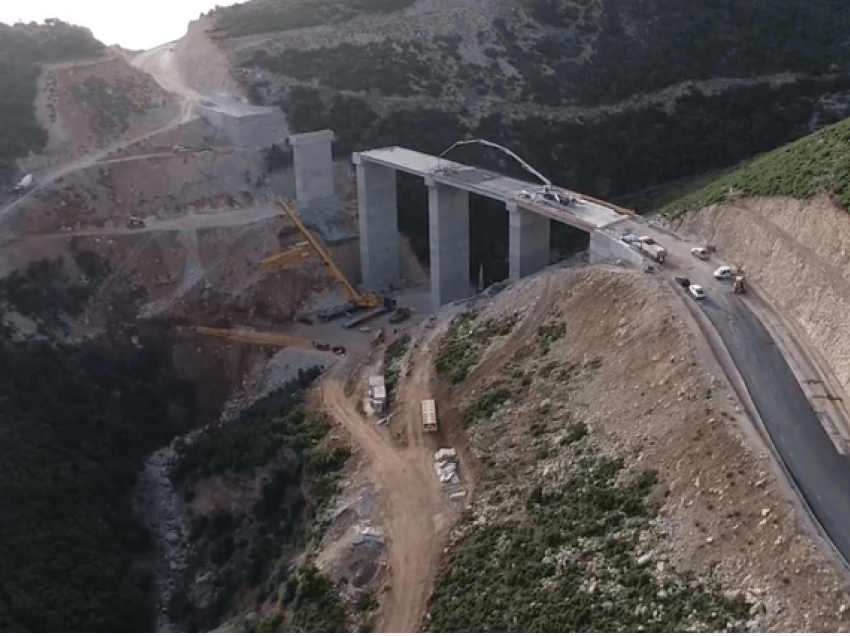 Ministrja Balluku inspekton bypass-in e Vlorës: Hapet në 15 Korrik, por mos bëni gara