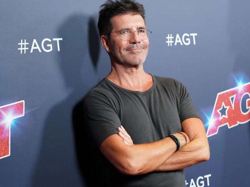 Simon Cowell mund ta ribashkojë grupin “One Direction”