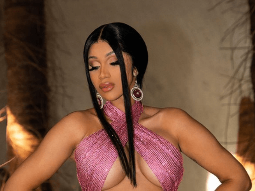 Cardi B shfaqet 'papritur' shtatzënë me bebin numër 2 në BET Awards