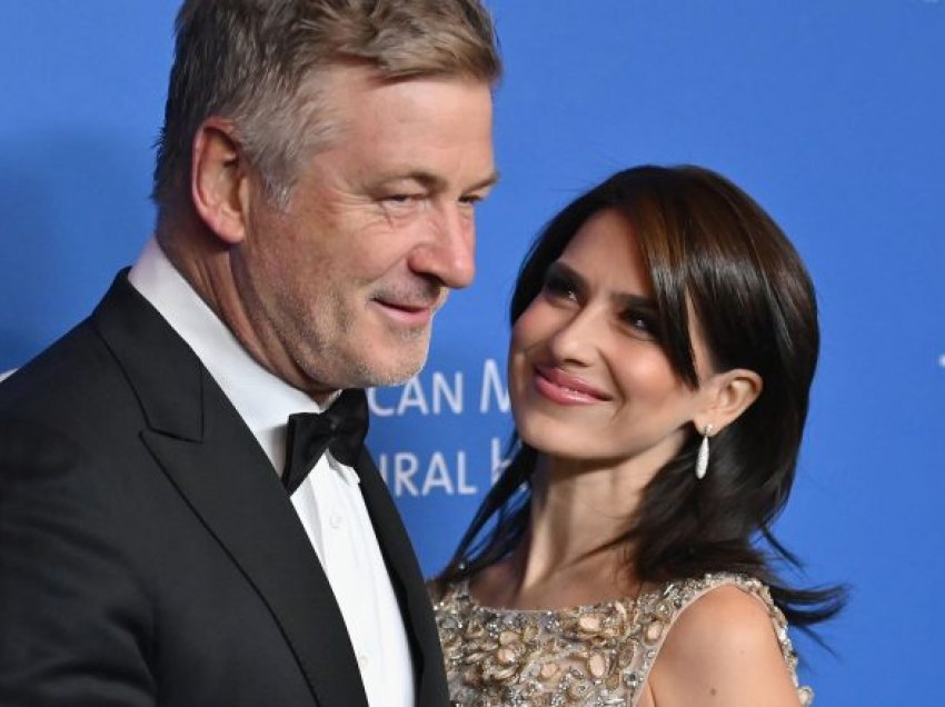 Hilaria dhe Alec Baldwin mirëpresin së bashku fëmijën e gjashtë