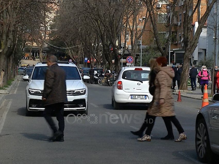 “Inshallah na ruan Zoti” qytetarët nuk respektojnë sinjalistikën rrugore, kërcënim për drejtuesit e mjeteve