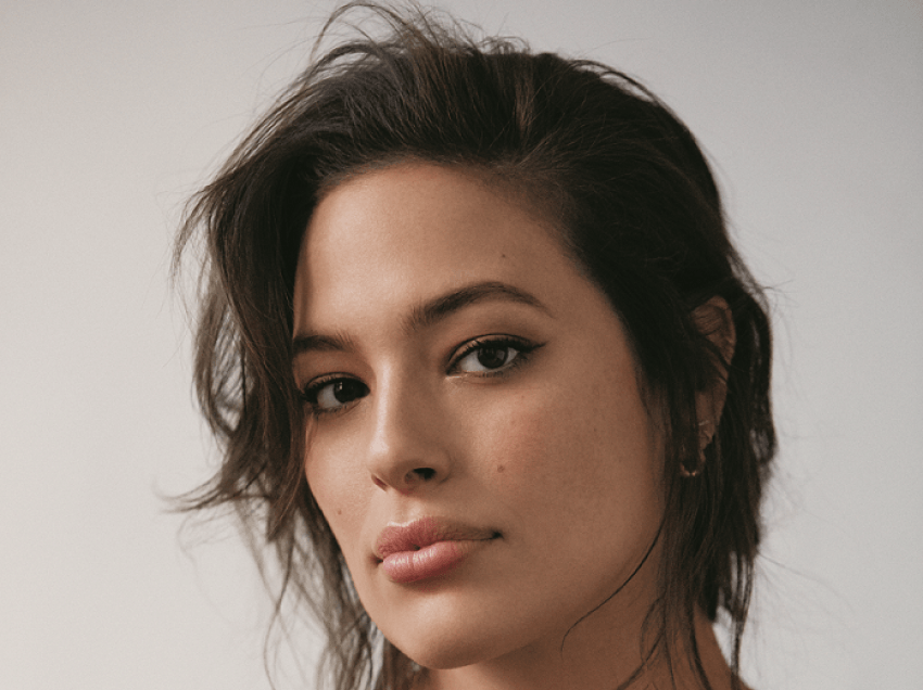 Ashley Graham bën ndryshimin e papritur në dukje