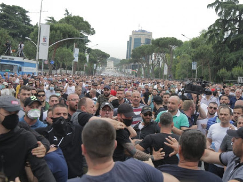 Freedom House: Shqipëria pjesërisht e lirë, shkak dhuna në protestën për Teatrin dhe vrasja e Klodian Rashës