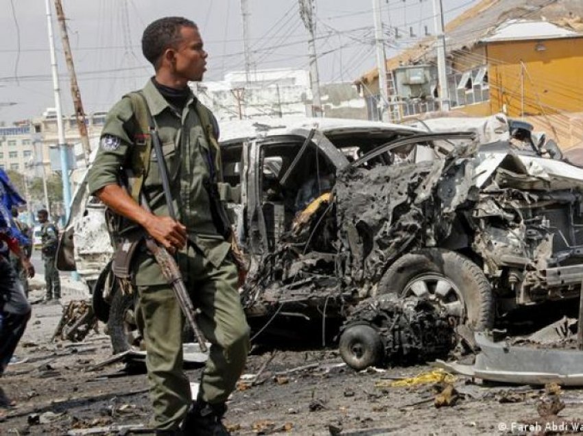 Të paktën 20 të vdekur e 30 të plagosur nga një shpërthim vetëvrasës në Somali