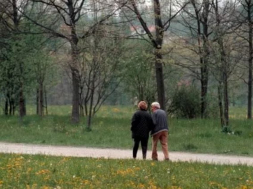 93-vjeçari ndahet nga bashkëshortja 7 vite më e re: Kam një tjetër, dua të rindërtoj jetën time