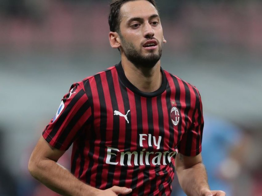 Milan mendon për pasuesin e Calhanoglu, kërkon zbulimin e sezonit në Serie A!