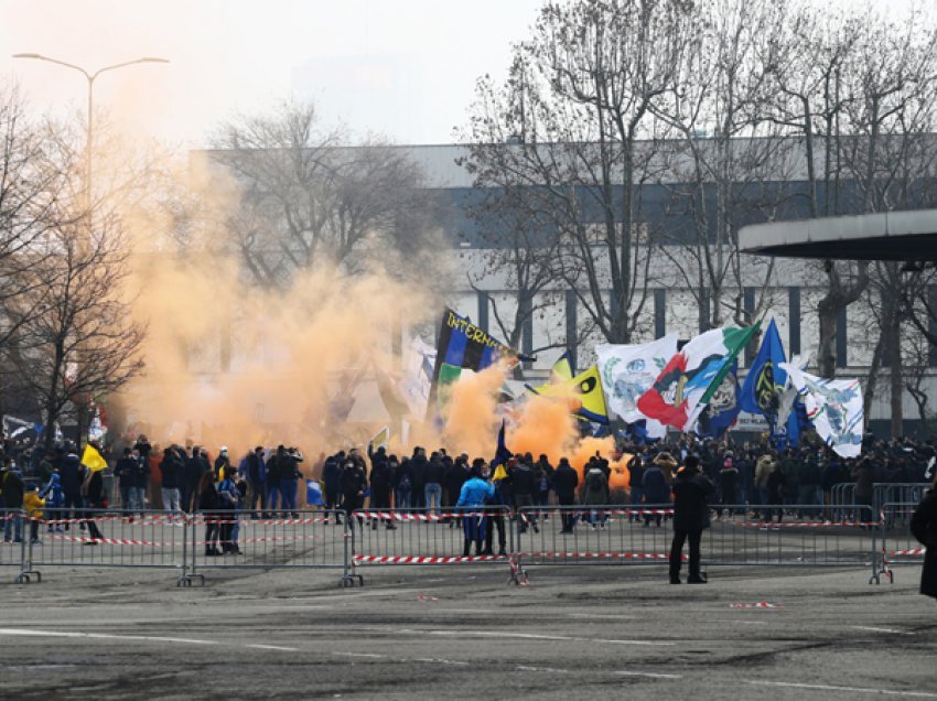 Grumbullimet para derbit, gjobiten dhjetëra tifozë të Milanit e Interit