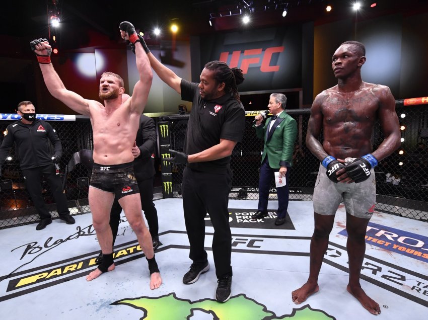 Adesanya pëson humbjen e parë në karrierë në UFC 259, Jon Blachewicz unifikon titujt 