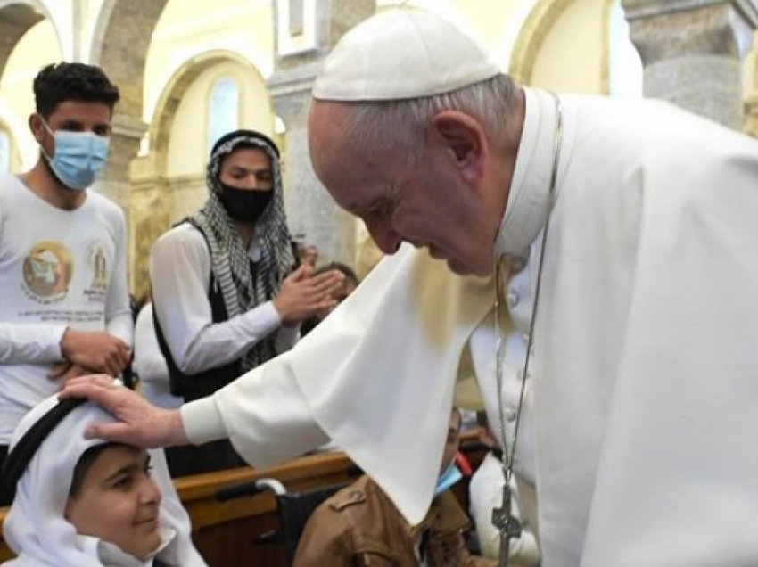 Papa mbajti meshën më të madhe deri më sot në Irak