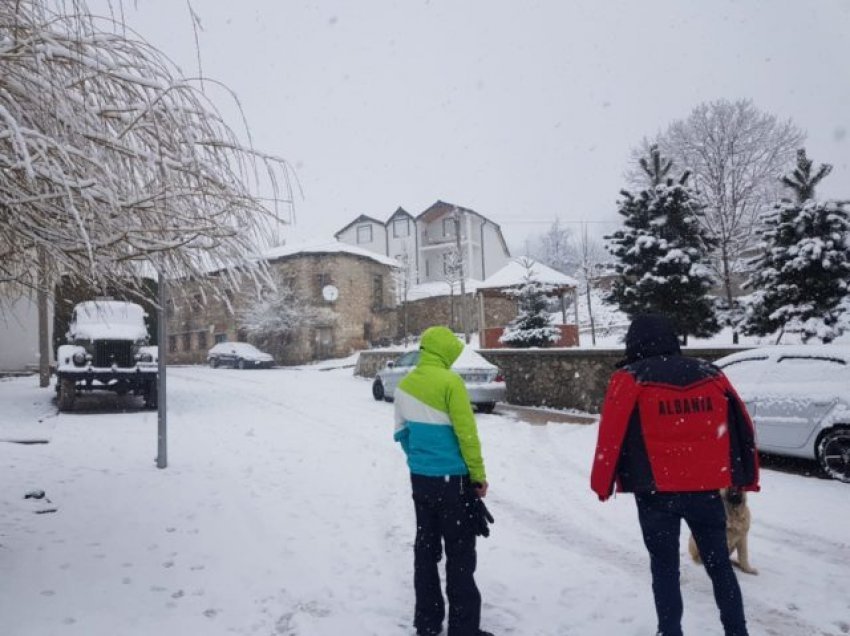 Rikthehet dimri në Kukës, nis bora në zonat malore