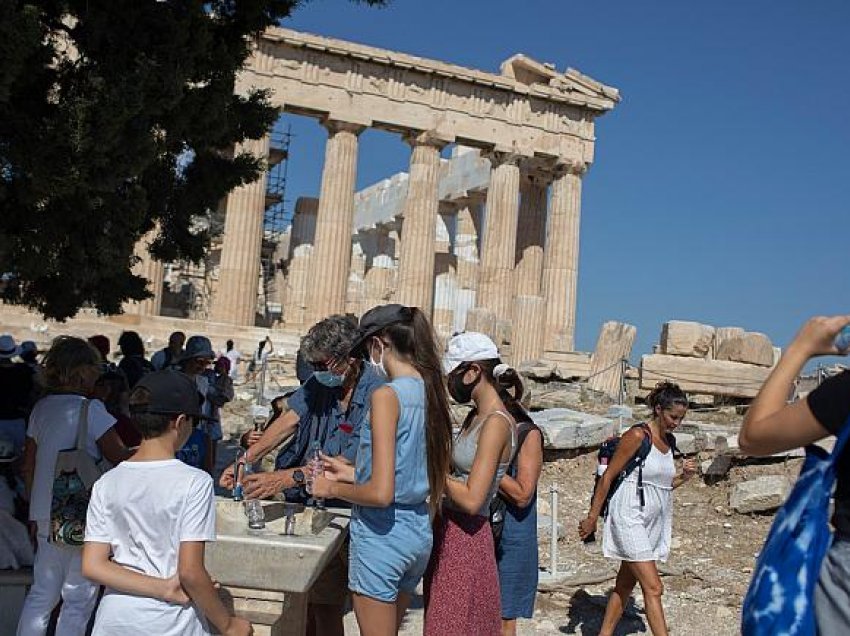 Greqia do të hapë kufijtë për turistët e huaj nga mesi i majit