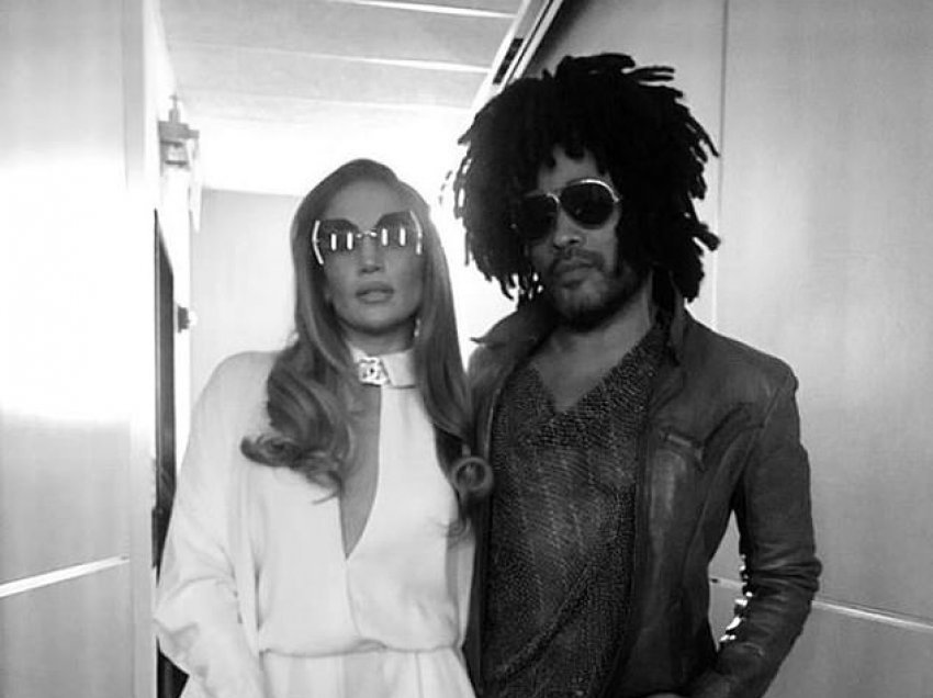 Jennifer Lopez afrohet më shumë me Lenny Kravitz, derisa po mundohet të ruaj lidhjen me Alex Rodriguez