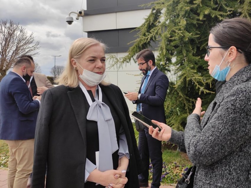 Besa Gaxherri ka një pyetje për Vjosa Osmanin