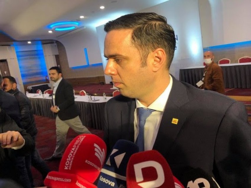 Lumir Abdixhiku tregon se a do e mbështesë LDK Vjosa Osmanin për Presidente