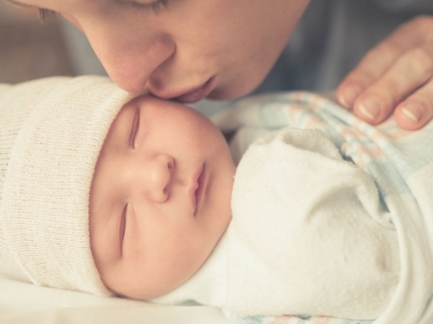 Lindja cezariane e lidhur me rritjen e rrezikut për autizëm dhe hiperaktivitet