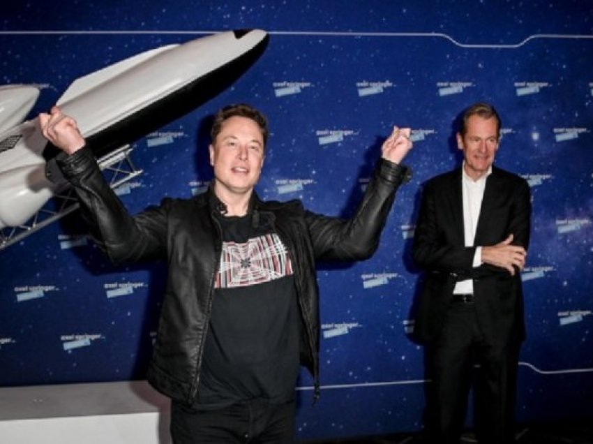 ​Musk shpik një titull të ri të çuditshëm për vete