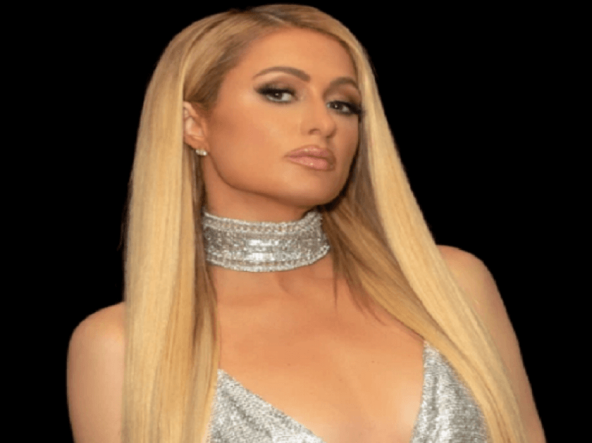 Paris Hilton rikrijon një nga pamjet më ikonike/ Me të njëjtën veshje pas 19 vitesh, njësoj elegante