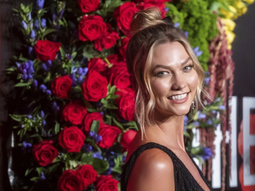 Karlie Kloss është bërë nënë