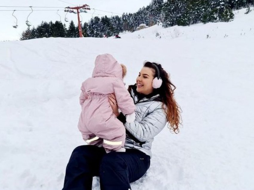 E bija bën 8-muajshe, Olta Boka zgjodhi ta surprizonte përmes gjyshit, Shezai Rrokaj