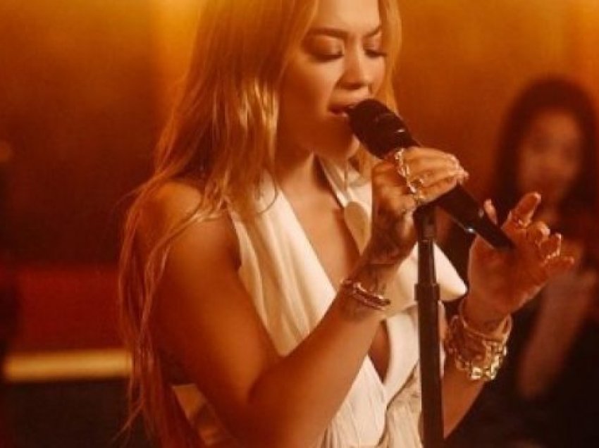 Rita Ora e magjishme në performancën për “The Ellen Show”