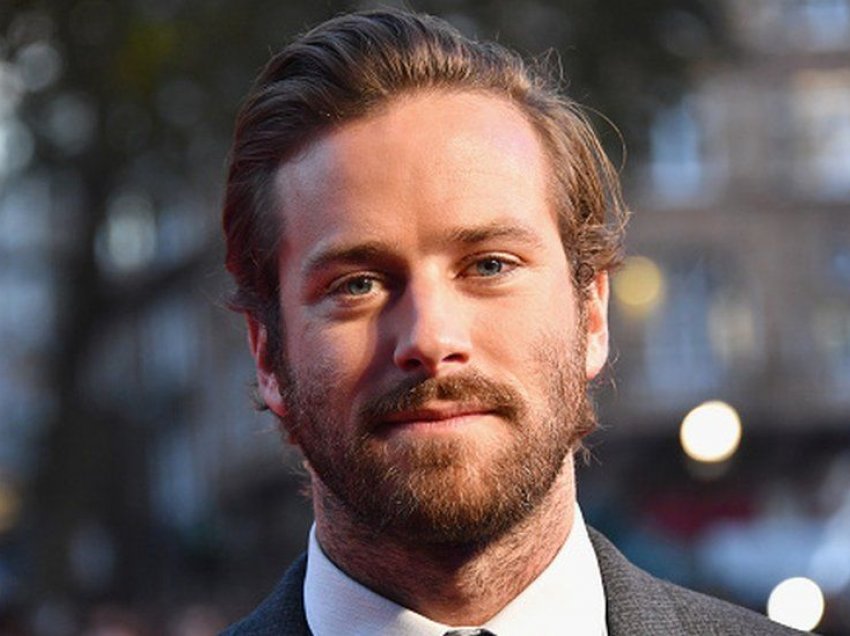 Armie Hammer përsëri nën hetime pasi u akuzua për përdhunim