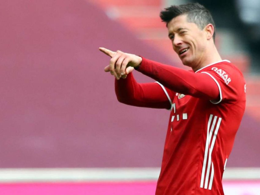 Bayerni edhe me një lojtar më pak deklason Stuttgarin! Lewandowski, het-trik