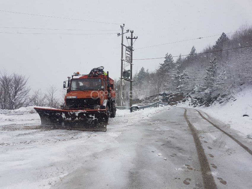 Korça përfshihet nga reshjet e dëborës, zbardhet Dardha