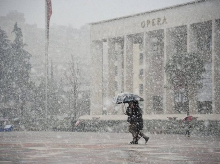 'Dimër' në pranverë/ Shtrëngata shiu dhe borë, si pritet të jetë moti këtë fundjavë